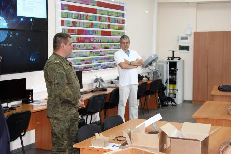 В ХИИК СибГУТИ прошла встреча с представителями командования воинской части для передачи оборудования на СВО