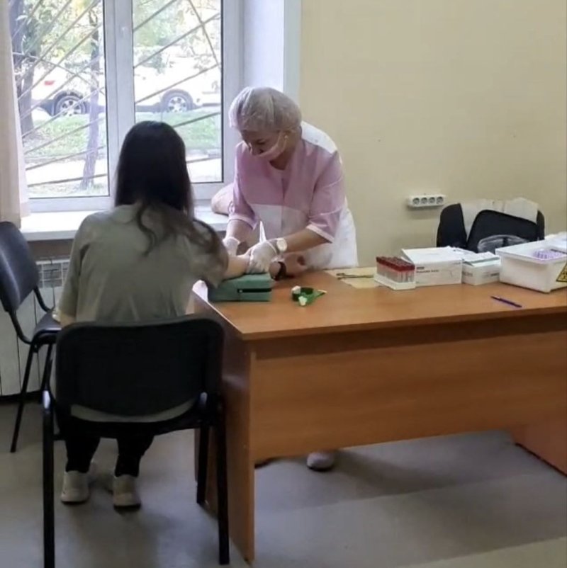 Защита от гриппа в действии: в ХИИК СибГУТИ прошла массовая вакцинация