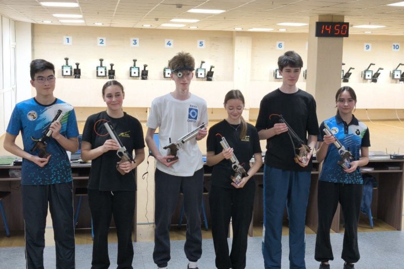 Студент ХИИК стал первым на краевых стрелковых соревнованиях