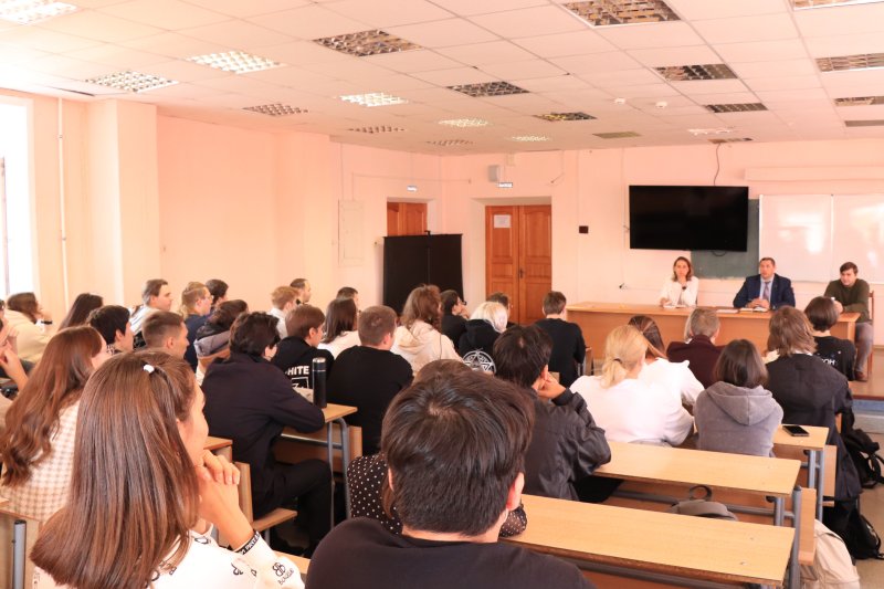 В ХИИК СибГУТИ запустили новый формат диалога: «Час с директором»