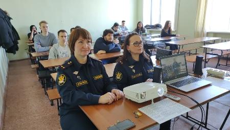 Студенты ХИИК СибГУТИ обсудили перспективы карьеры с сотрудниками ФСИН