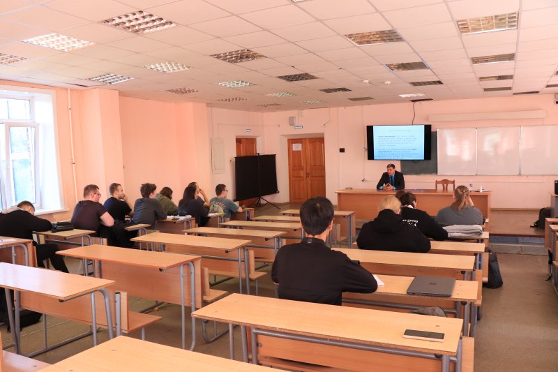 Представитель ФСБ провел встречу со студентами-третьекурсниками ХИИК СибГУТИ