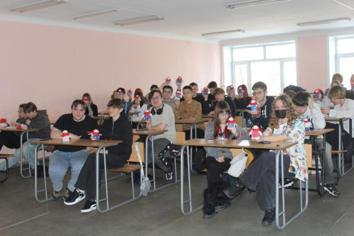 Сохраняя традиции: в ХИИК прошёл мастер-класс по созданию народной куклы