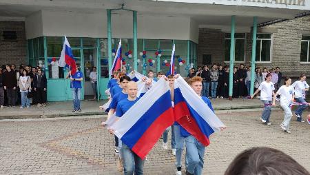 Студенты ХИИК СибГУТИ поздравили Хабаровск с Днём России
