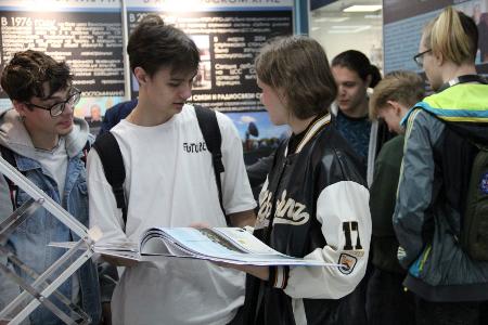 Студенты 3 курса специальности "РРТ" 18 мая посетили экскурсию на предприятии РТРС "Дальневосточный РЦ"
