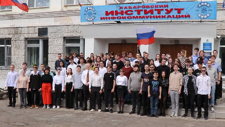 Студенты ХИИК СибГУТИ исполнили патриотические песни ко Дню Победы!