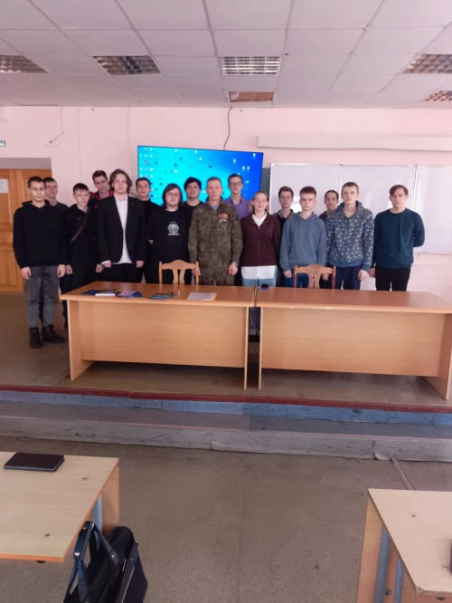 Встреча студентов с военным инструктором по применению беспилотных систем 