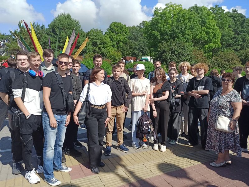 Две ленты — одна Победа: в Хабаровске студенты почтили память героев Второй мировой войны