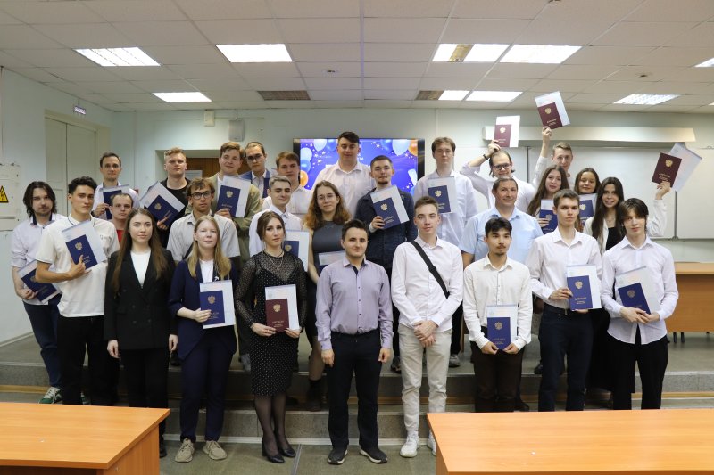 Торжественное вручение дипломов выпускникам ПОВТ и ЗСС в ХИИК СибГУТИ 2025