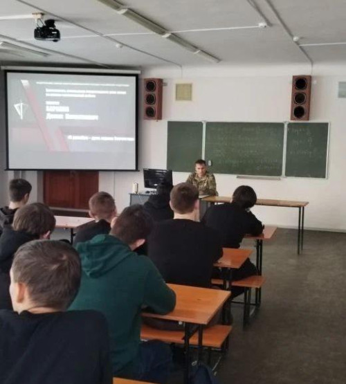 В ХИИК СибГУТИ прошла встреча студентов с участником СВО Бараковым Д.Н.