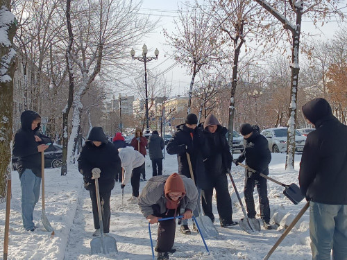 Студенты ХИИК в борьбе со стихией!