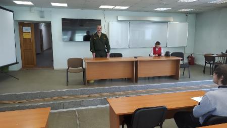 Для студентов ХИИК СибГУТИ была проведена встреча с военнослужащими